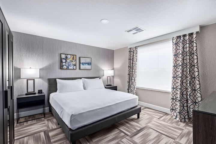 Room 18 of 25