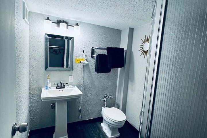 Room 35 of 77