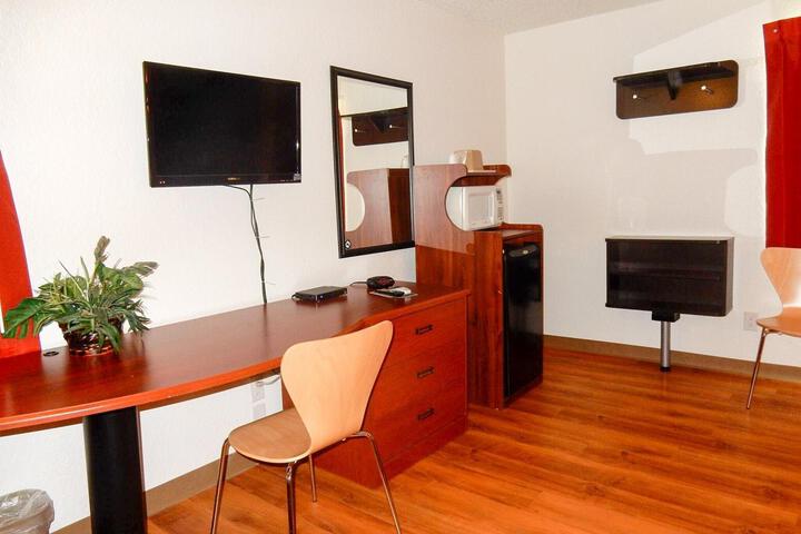 Lounge 18 of 18