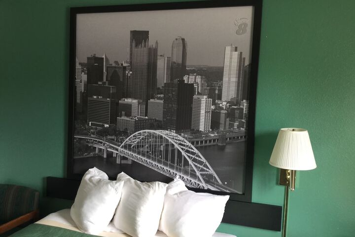 Room 13 of 34