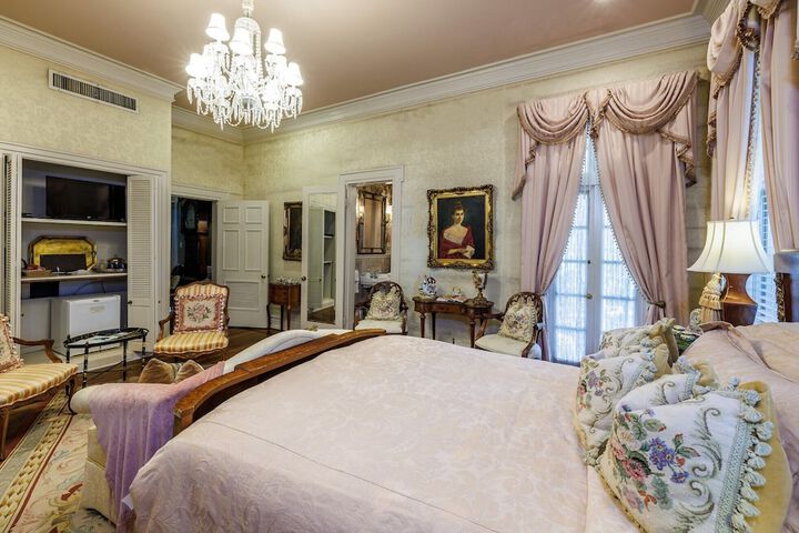 Room 33 of 70