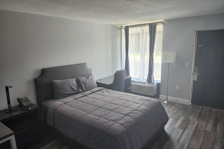 Room 7 of 13