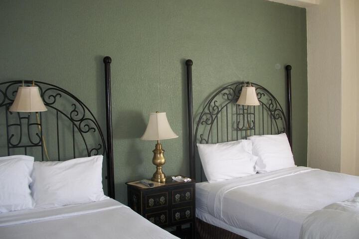 The Holland Hotel