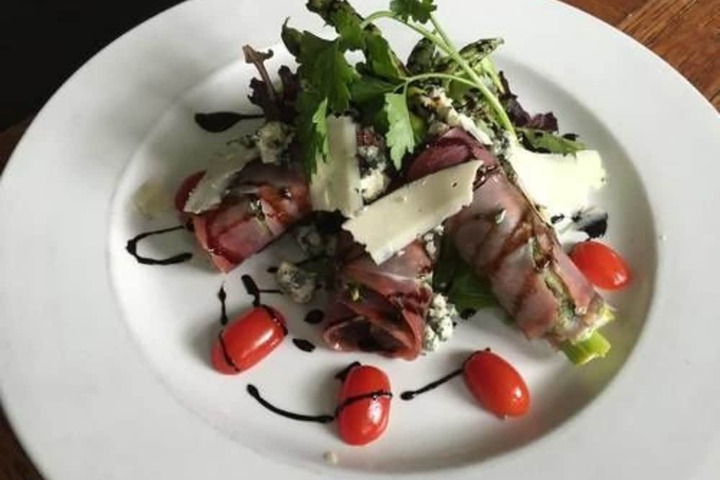 Camelot Restaurant & Inn