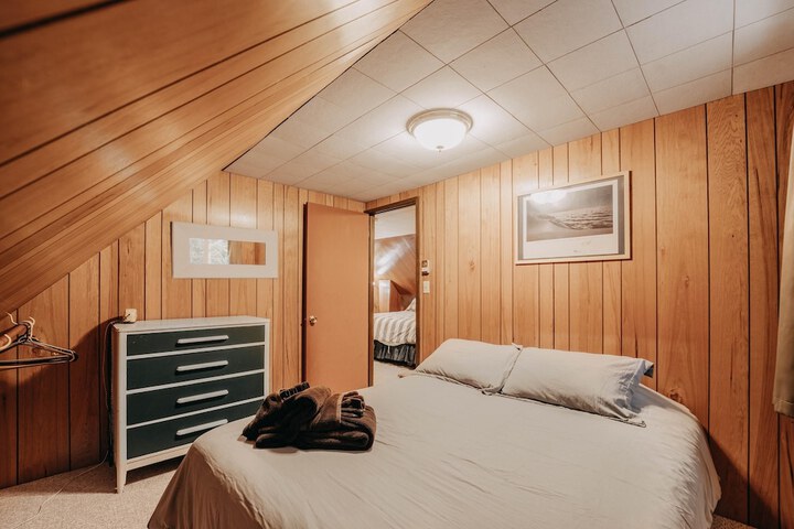 Mt Baker Rim Cabin 63 - a Traditional ski Chalet Pet Friendly Free Wi-fi