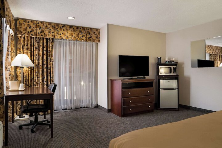 Room 19 of 35