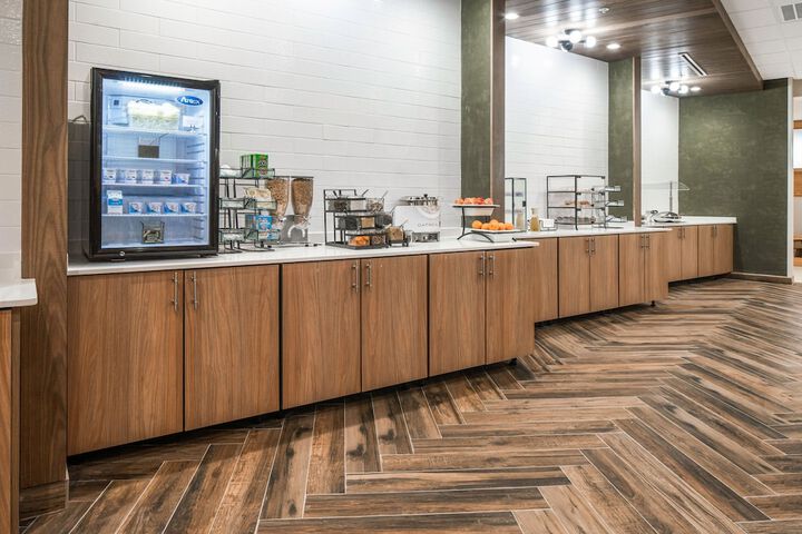 Breakfast/Coffee Service 28 of 31