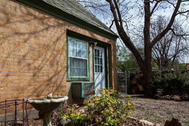 The Blue Room - Charming Studio Great Location! by RedAwning