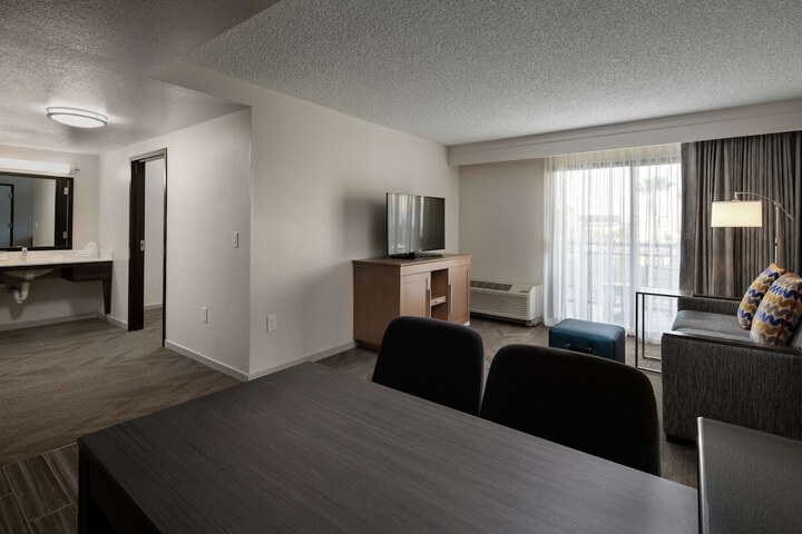 Room 18 of 34