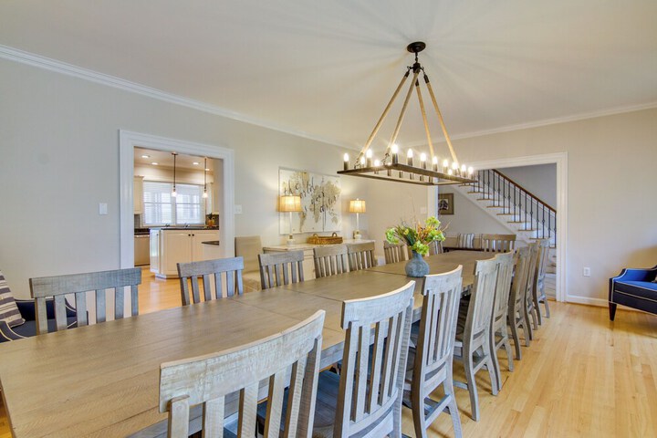 Waterfront Cambridge Gem w / Hot Tub Pool & Dock!