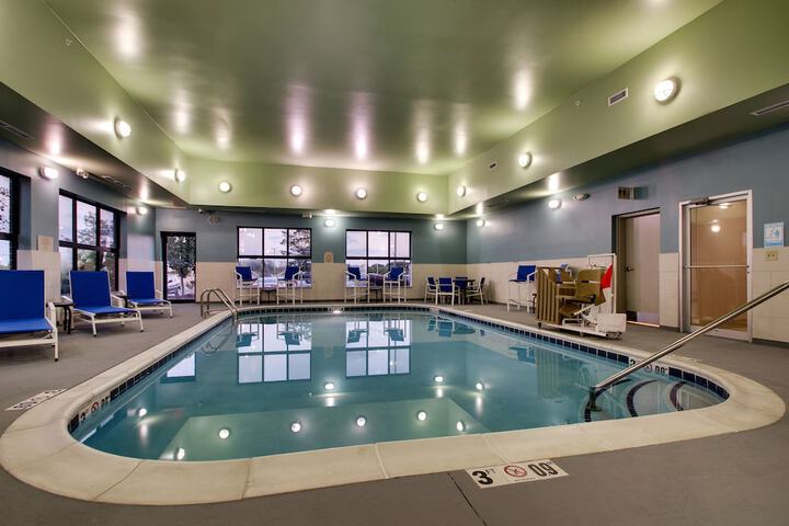 Holiday Inn Express & Suites Morris by IHG