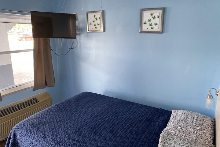 Room 5 of 13