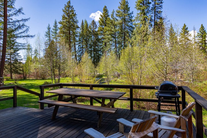 Lake Creek Lodge