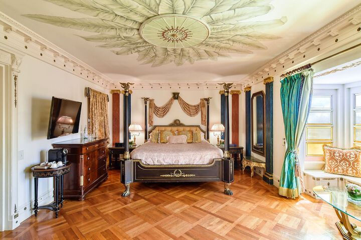 Room 44 of 120