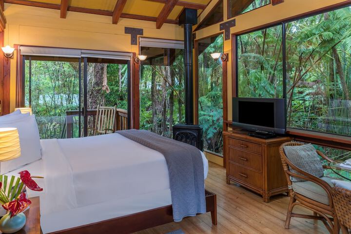 Volcano Village Lodge