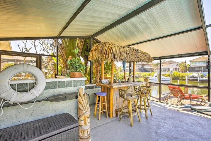 Tropical Apollo Beach House w / Pool & Dock!