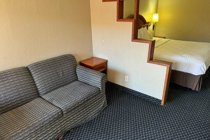 Room 10 of 11