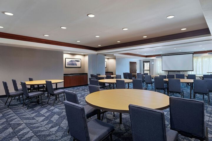 Courtyard Marriott Aksarben Village