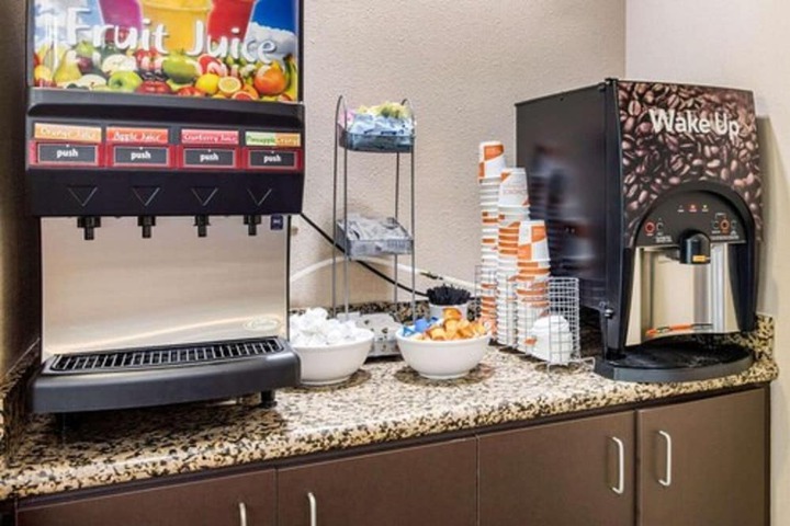 Comfort Suites Manchester near Arnold AFB