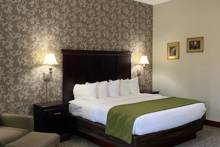 Room 32 of 41
