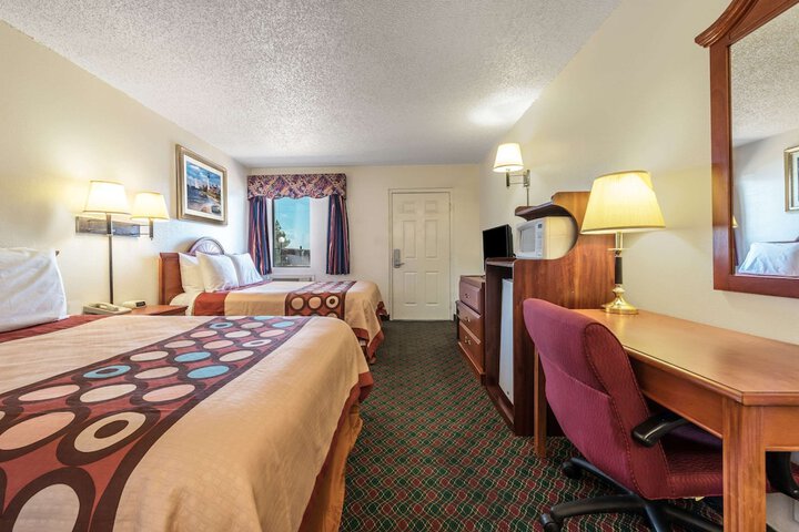Room 10 of 13