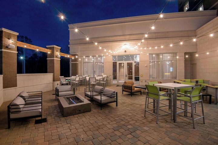 Courtyard by Marriott Raleigh Cary / Parkside Town Commons