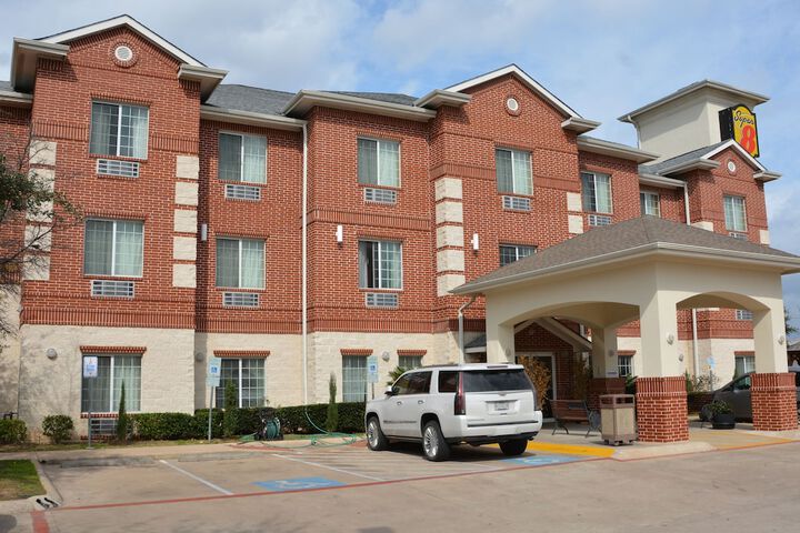 Super 8 by Wyndham Austin / Airport South
