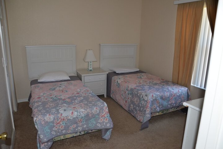 Room 10 of 12