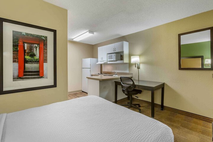 Room 11 of 28