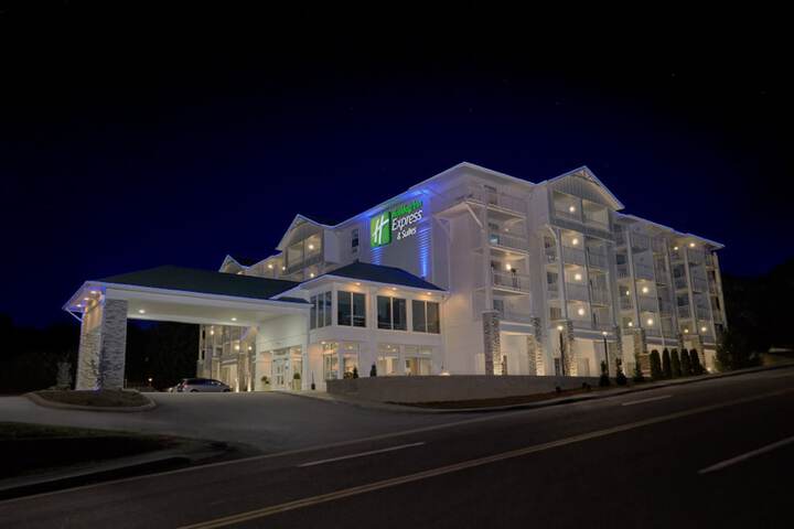 Holiday Inn Express and Suites Pigeon Forge Sevierville by IHG