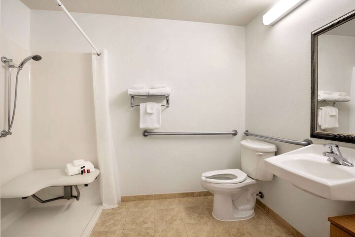 Room 9 of 20