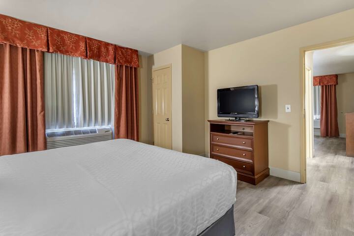Room 9 of 25