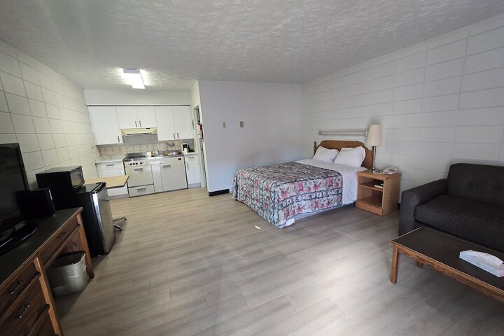 Camelot Court Motel