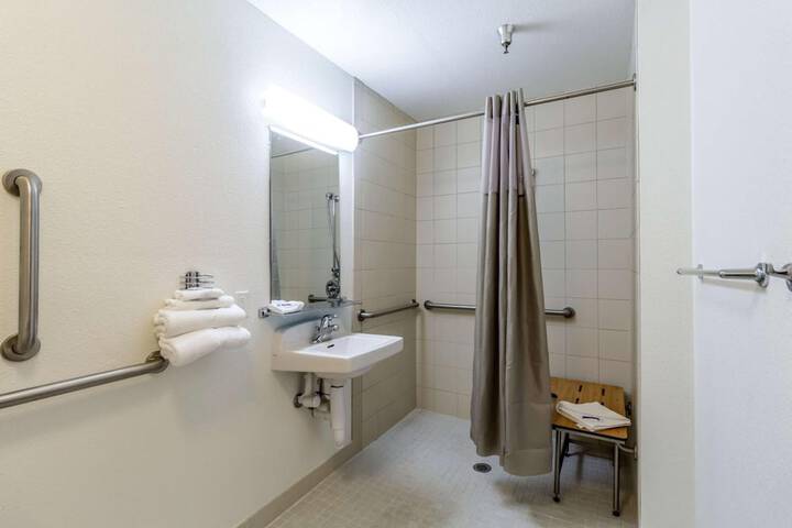 Motel 6 Kirkland WA - North Kirkland