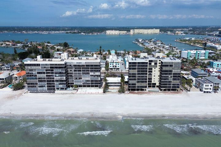 Azul Townhomes A4 - Sunset