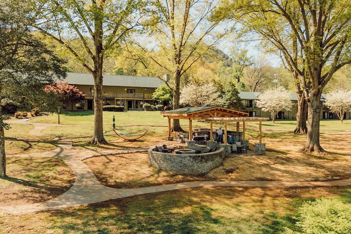 Tremont Lodge & Resort