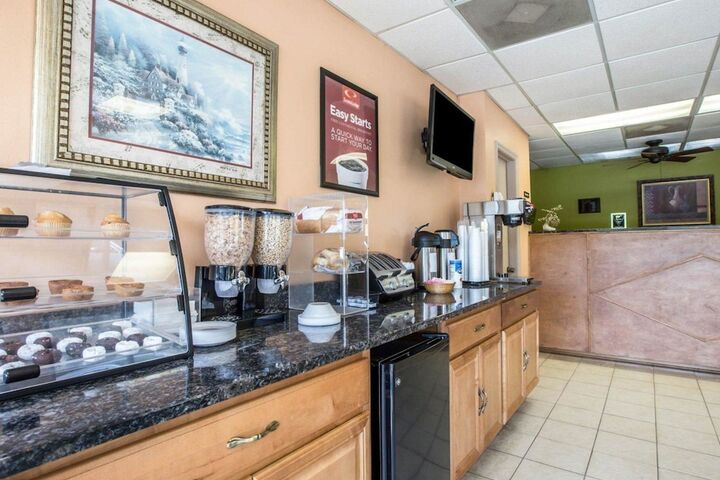 Breakfast/Coffee Service 22 of 24