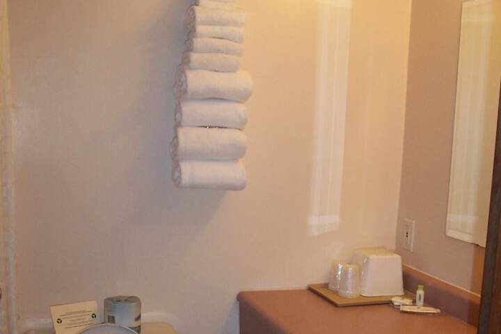 Room 13 of 36