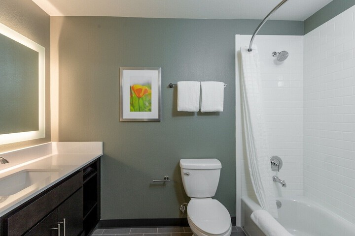 Room 3 of 10