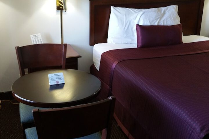 Room 10 of 17
