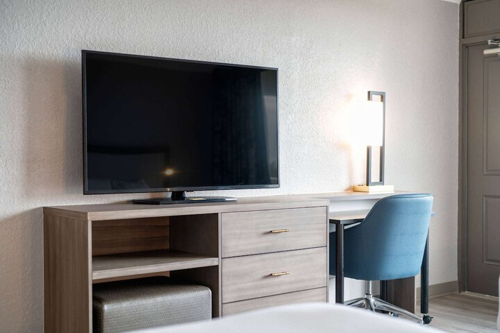 Room 19 of 46