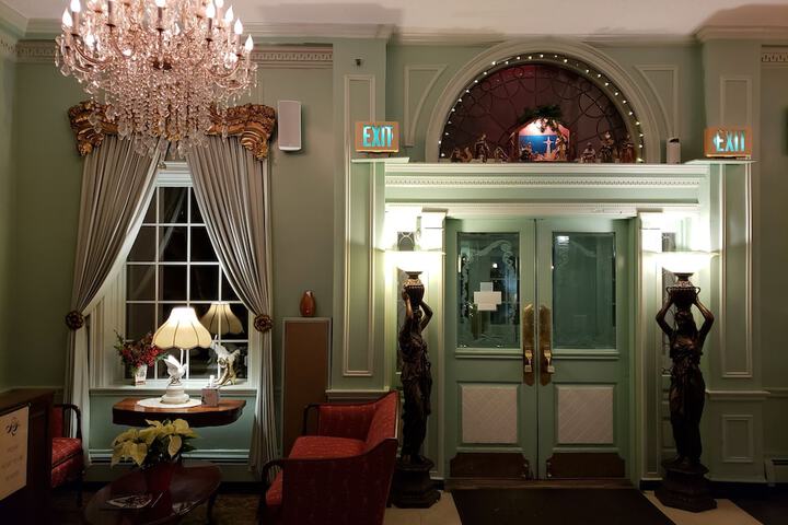 Lowell Inn