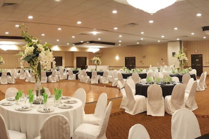 Ballroom/Hall 32 of 37