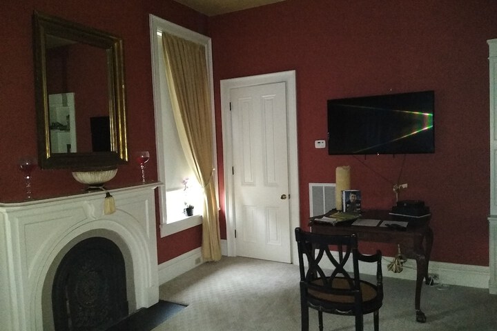 Room 14 of 32