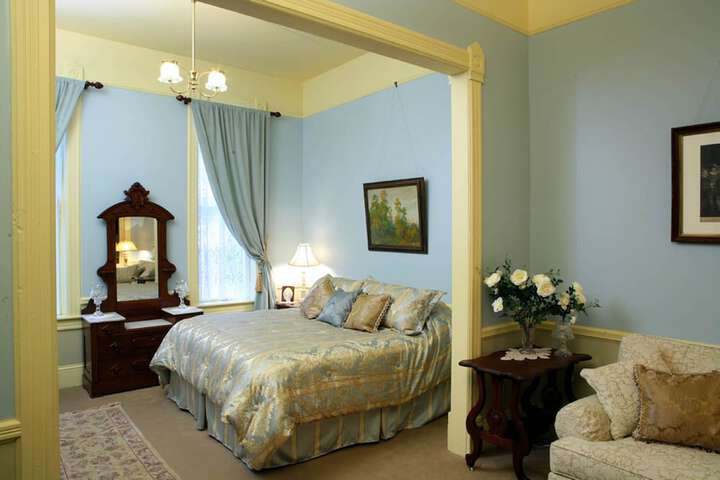 Martin & Mason Hotel