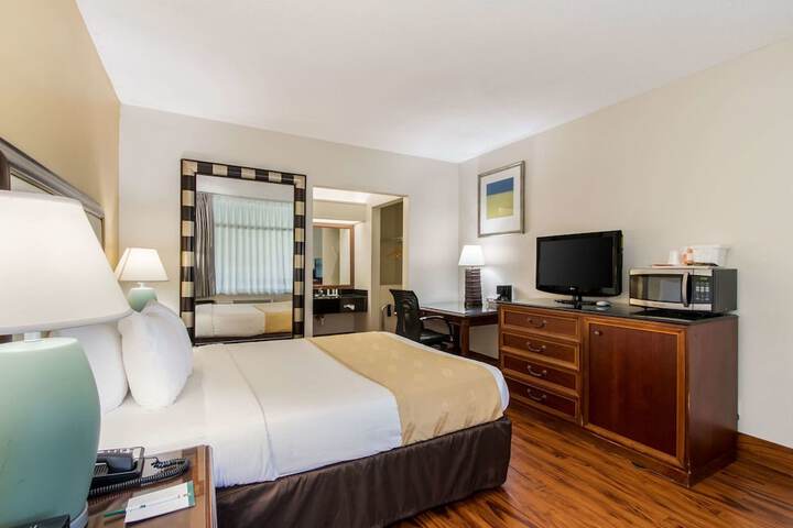 Room 15 of 33
