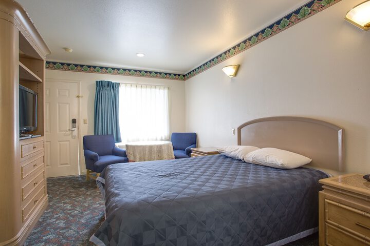 Room 25 of 39