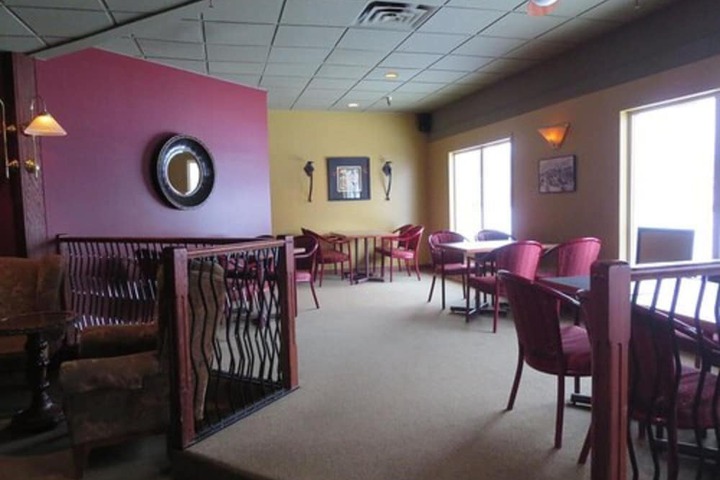 Dining 32 of 40