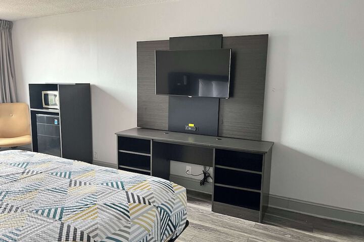 Room 7 of 10