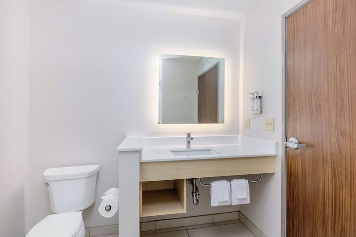 Holiday Inn Express & Suites Medford by IHG
